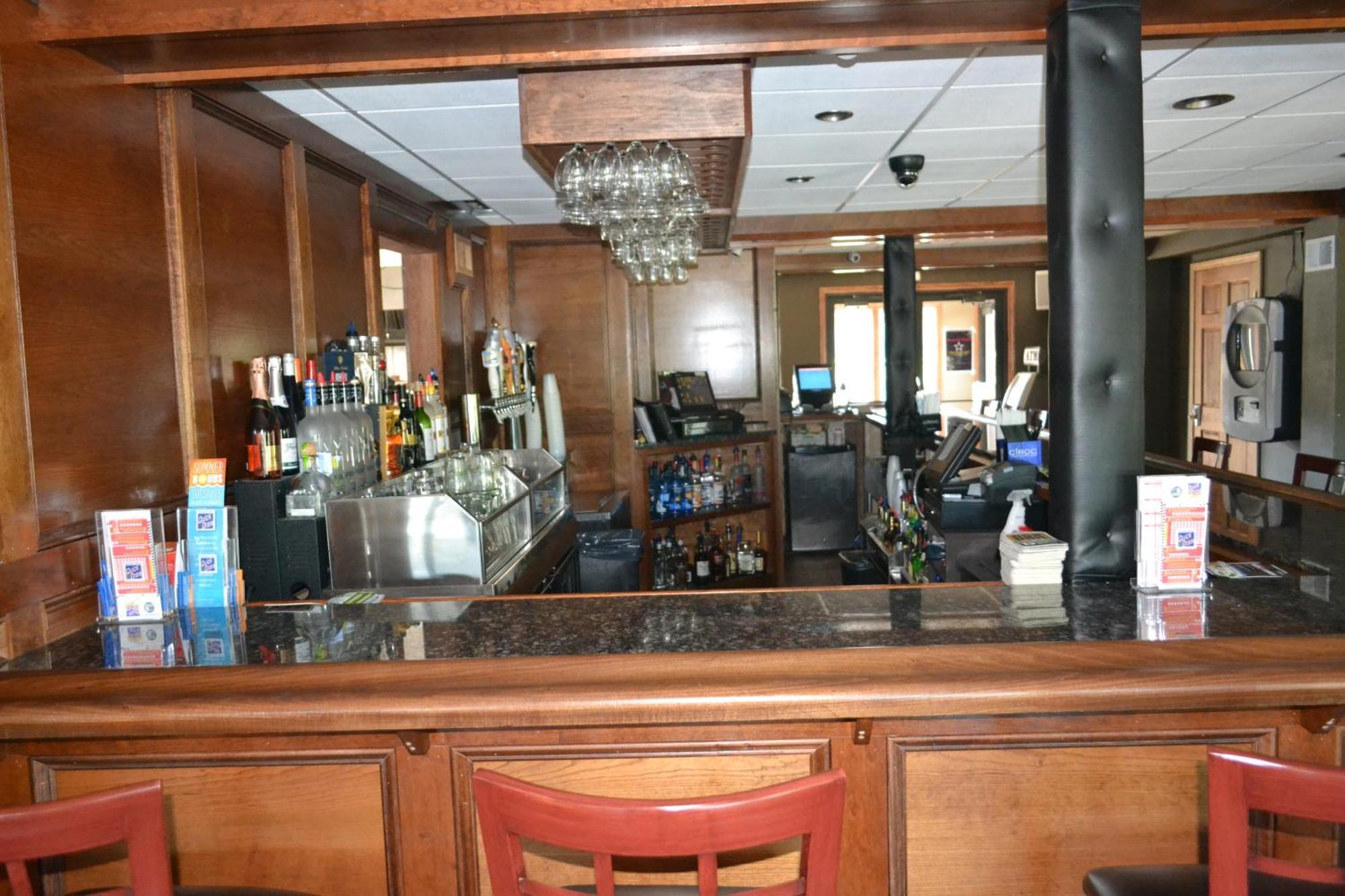 Latham Inn Bagian luar foto