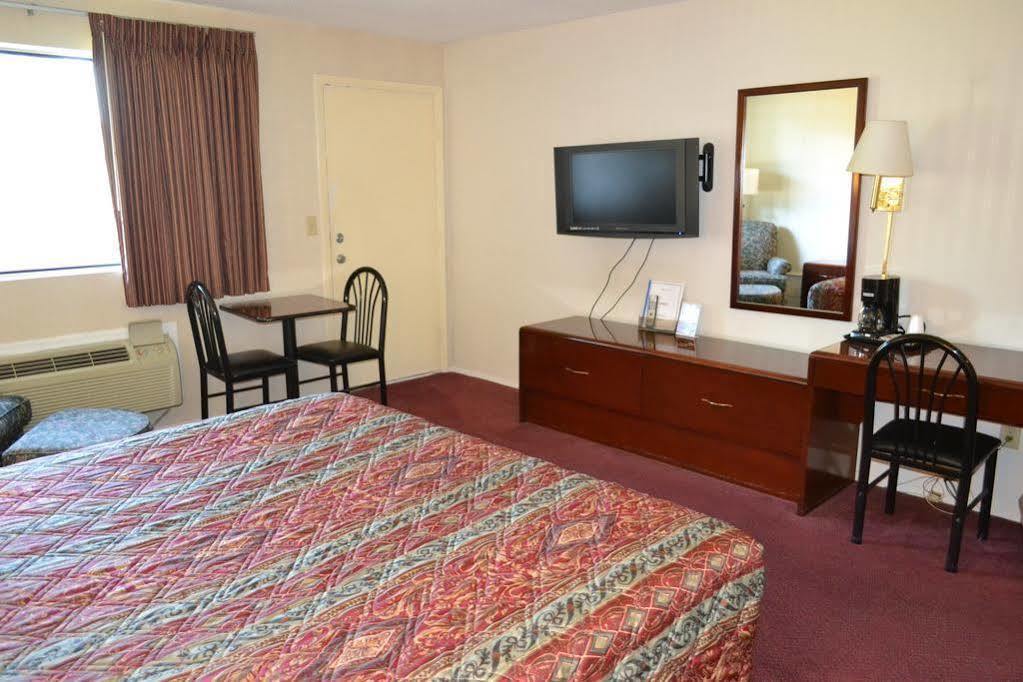 Latham Inn Bagian luar foto