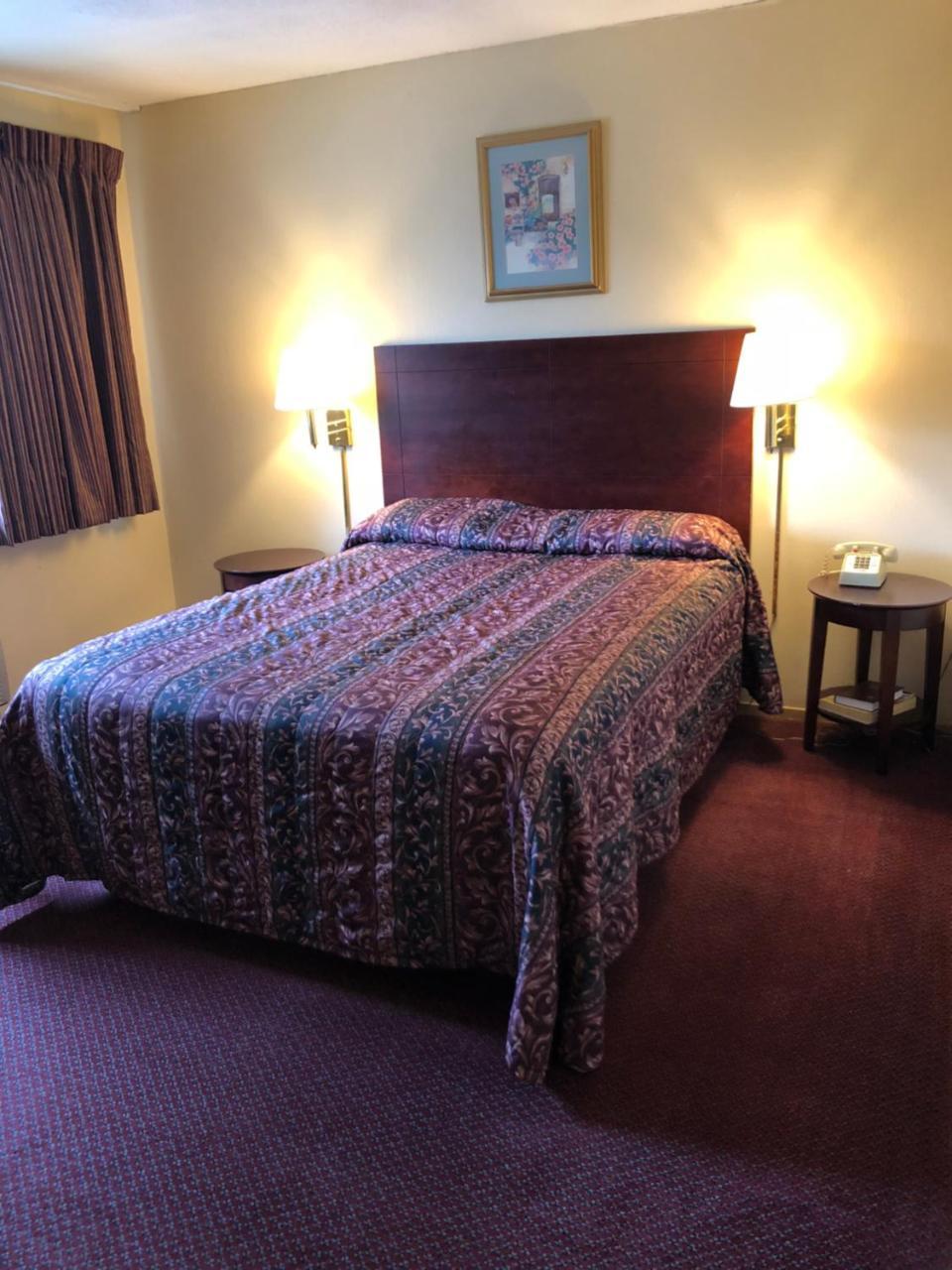 Latham Inn Bagian luar foto